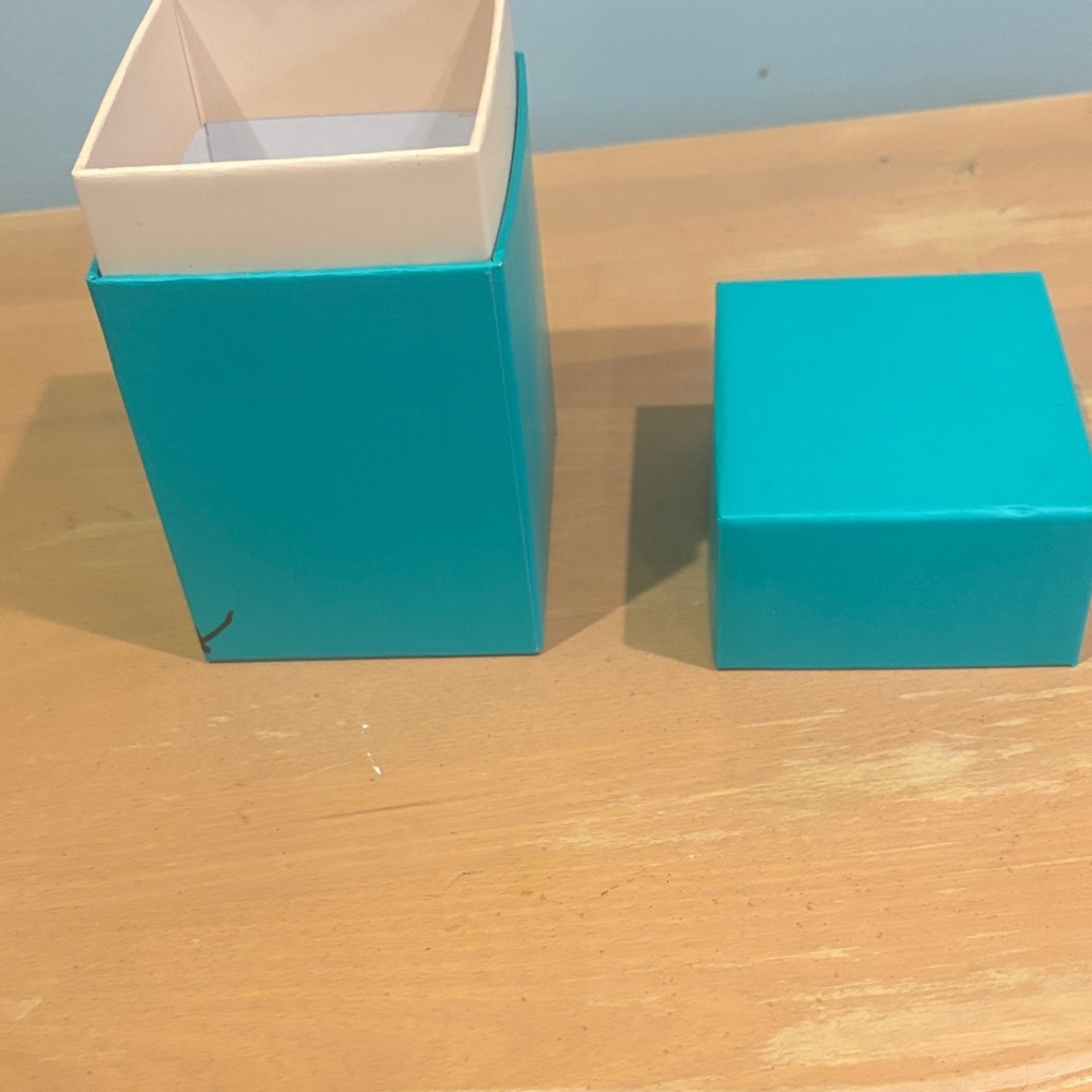 Tieks Turquoise Flats & Loafers BOX ONLY - Picture 5 of 7
